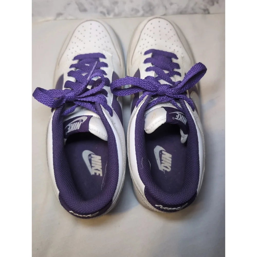 Women's Size 8 Nike Dunk Low White/Purple 2009